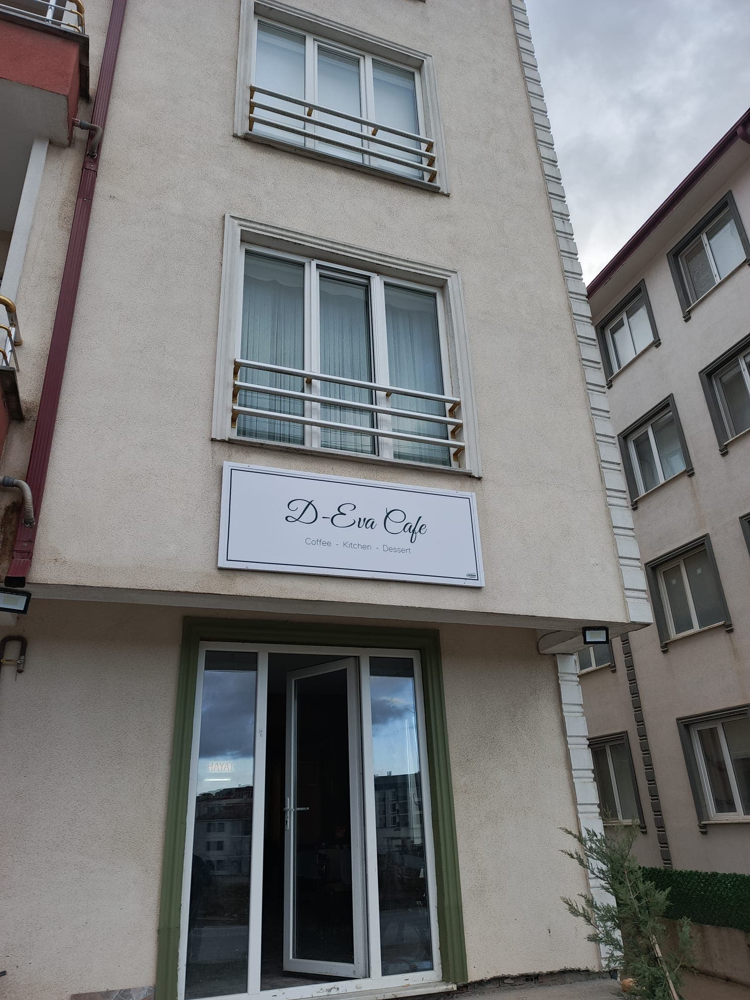 D-Eva Cafe dış cephe